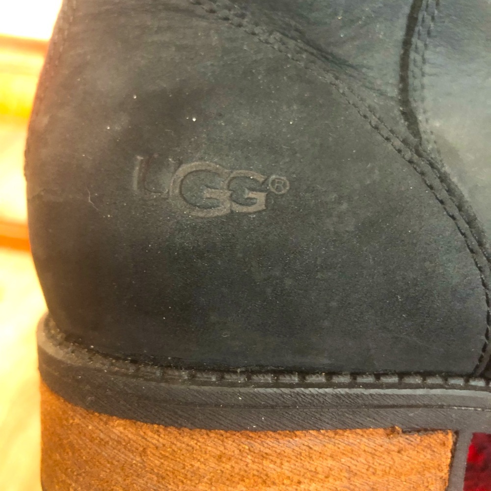 UGG women’s boots size 8 black. Worn once